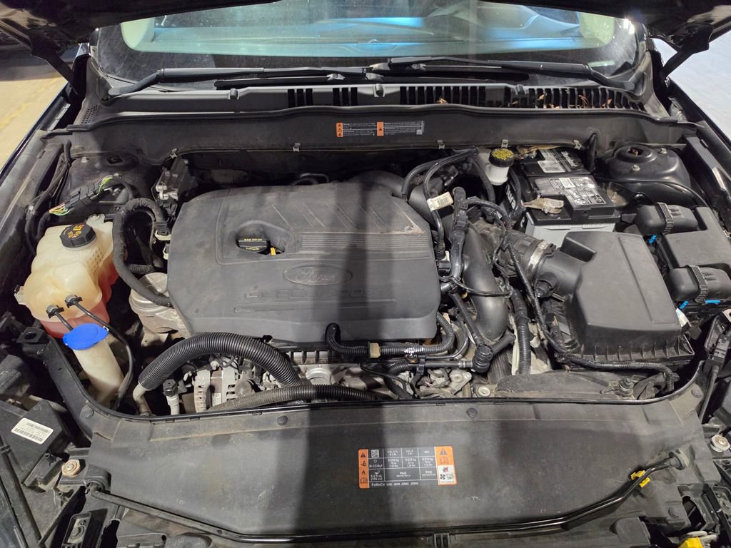 Used 2018 Ford Fusion SE w/ Fusion SE Technology Package FWD image 9