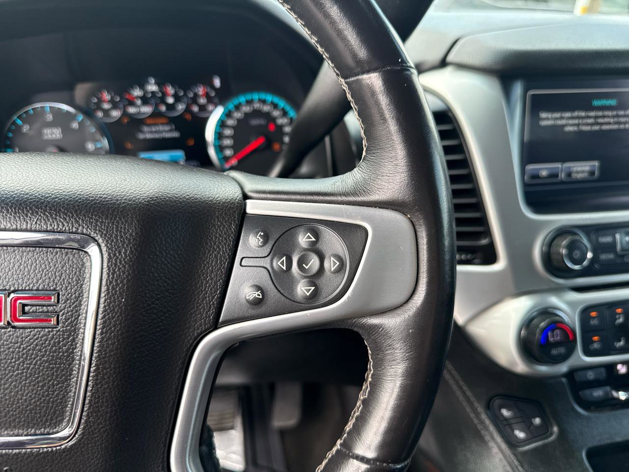 Used 2017 GMC Yukon XL SLT image 23