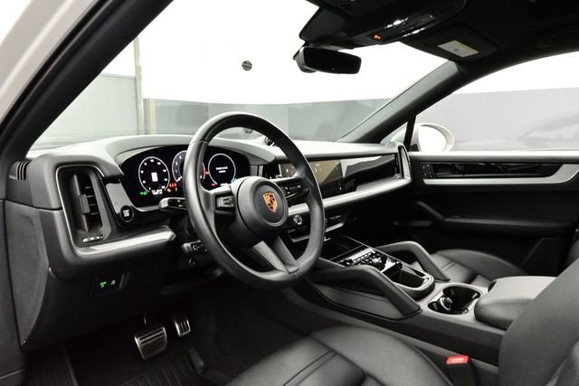 Certified 2025 Porsche Cayenne S AWD/4WD image 4
