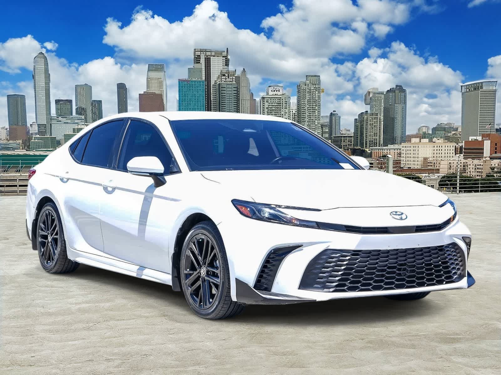 Used 2025 Toyota Camry SE FWD image 3