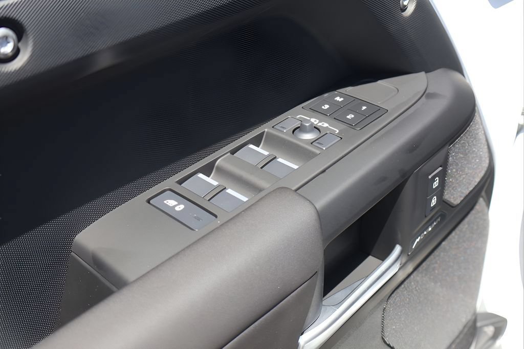 New 2026 Land Rover Defender 110 S AWD/4WD image 10