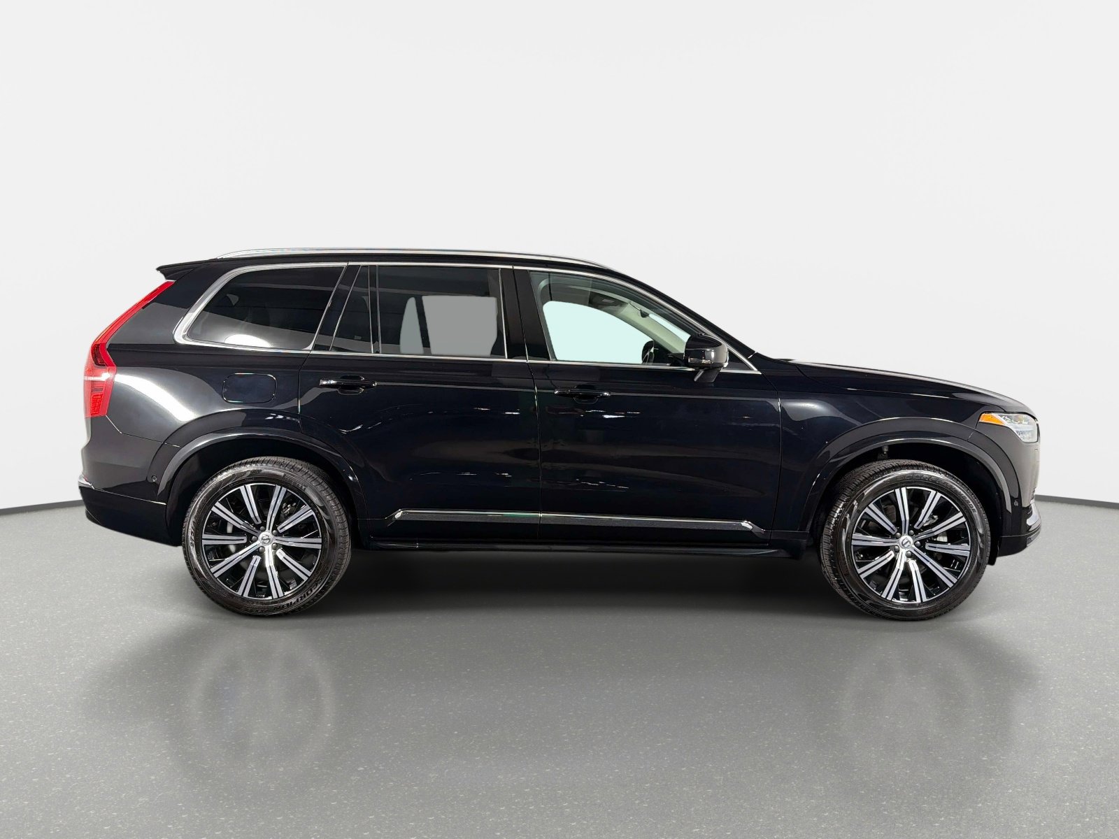 Used 2025 Volvo XC90 B6 Plus AWD/4WD image 2