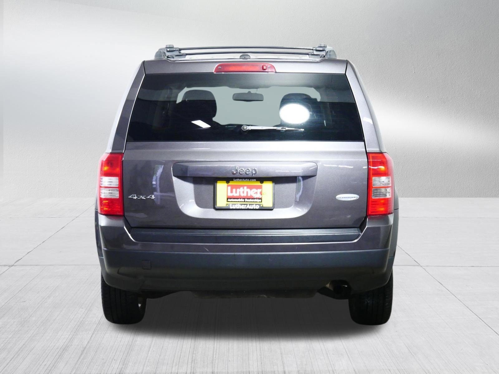 Used 2016 Jeep Patriot Latitude AWD/4WD image 6