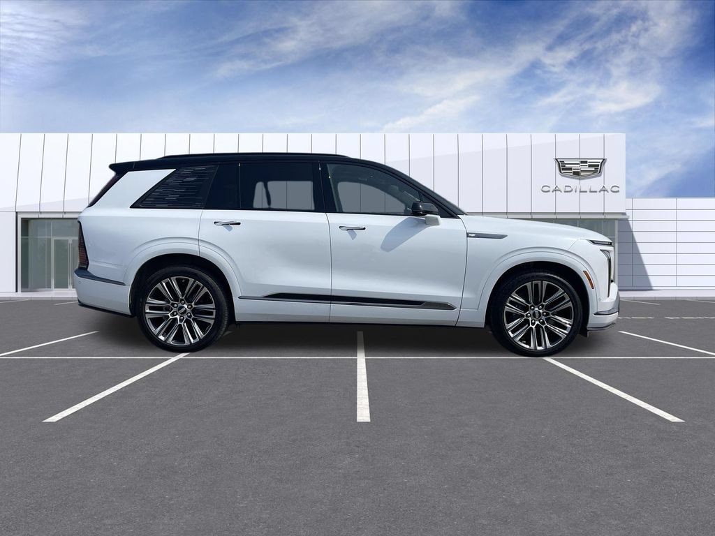 Certified 2026 Cadillac Vistiq Luxury w/ LPO, Floor Liner Package AWD/4WD image 9