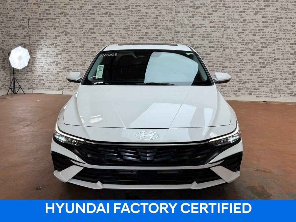 Certified 2025 Hyundai Elantra SEL FWD image 2