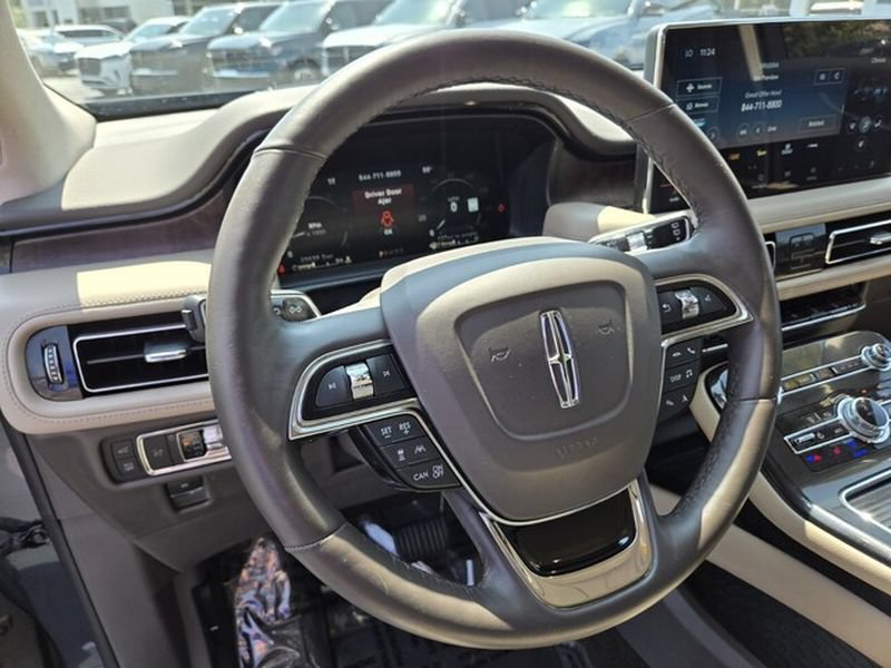 Used 2022 Lincoln Nautilus Reserve w/ Equipment Group 201A FWD image 11