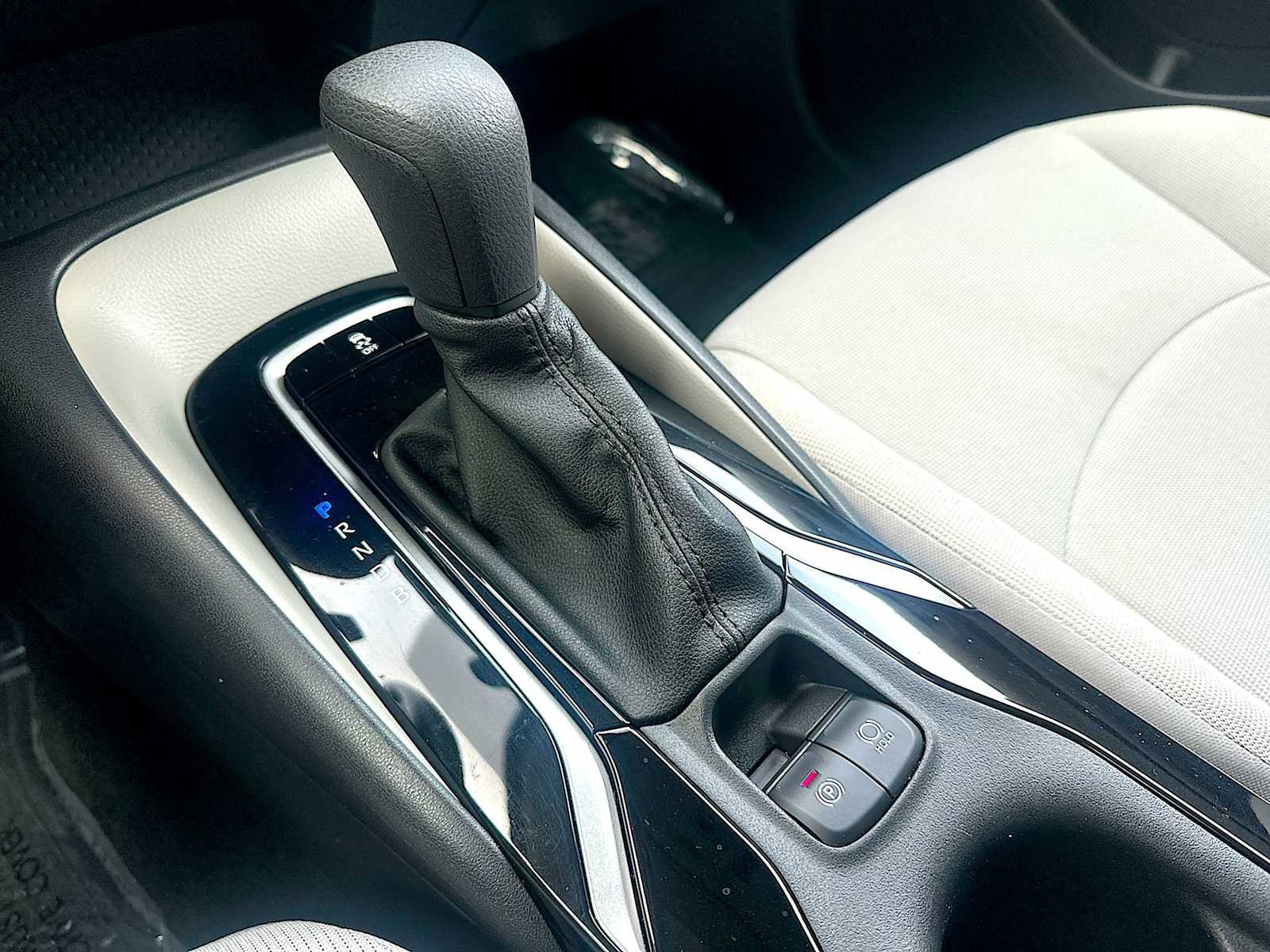 Used 2022 Toyota Corolla LE image 20