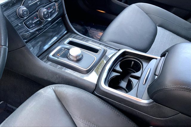 Used 2019 Chrysler 300 Touring w/ Sport Appearance Package AWD/4WD image 17