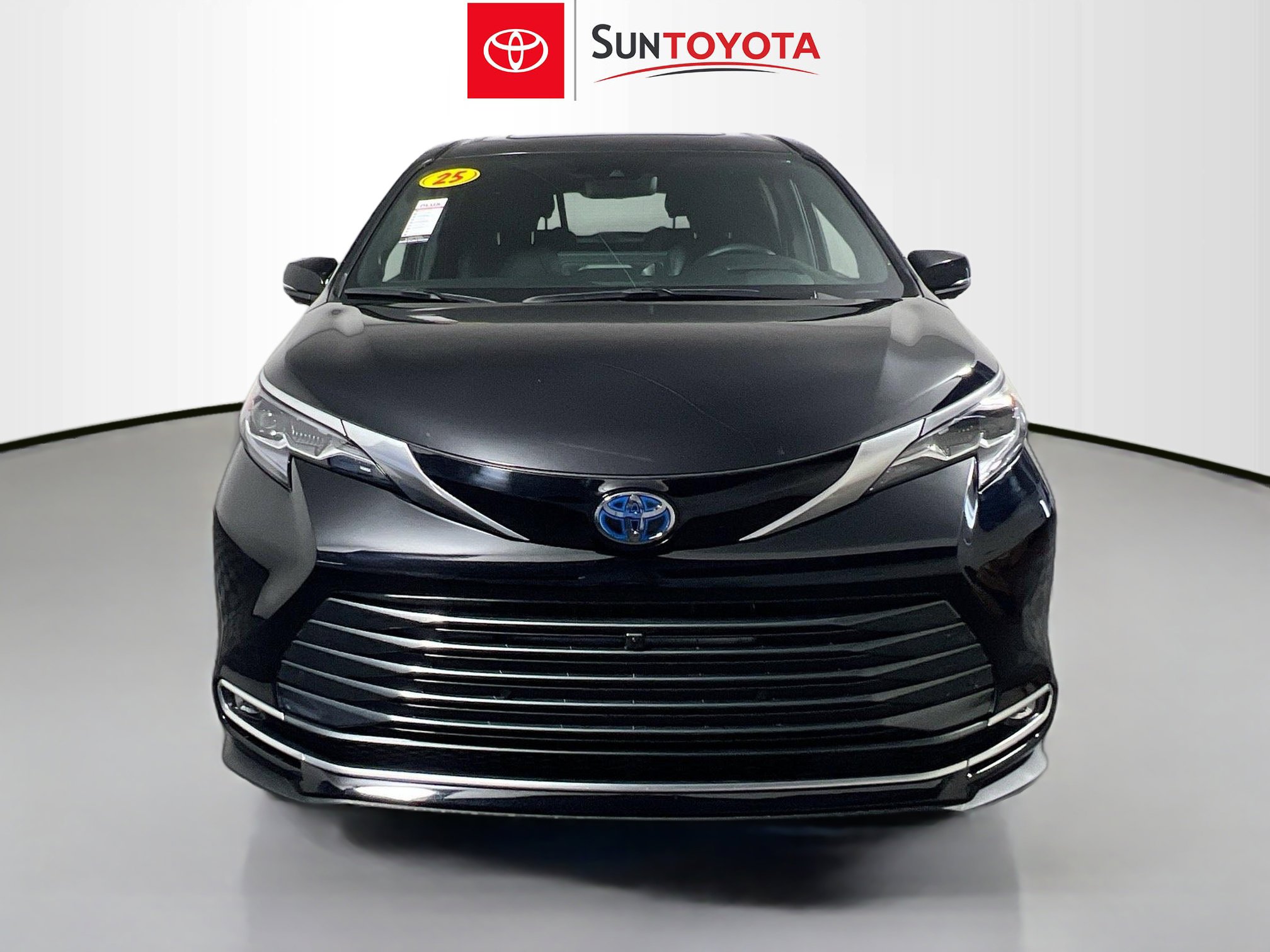 Used 2025 Toyota Sienna Platinum image 10