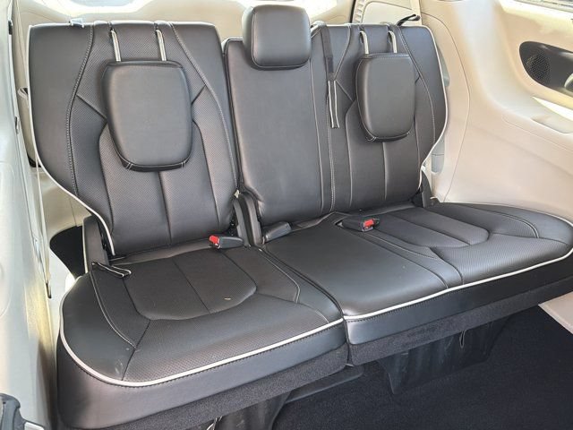 Certified 2024 Chrysler Pacifica Limited FWD image 20