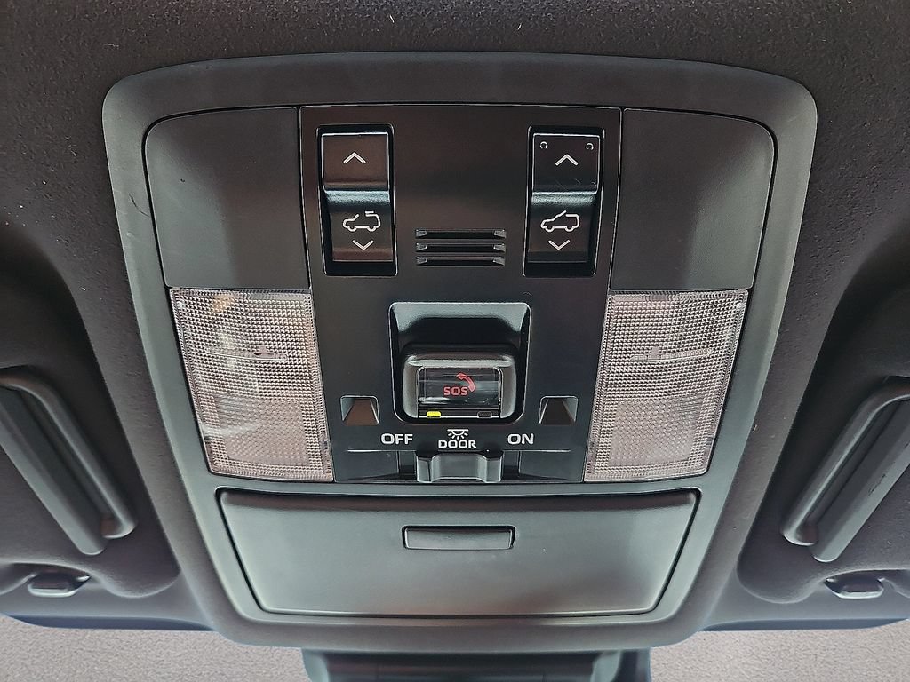 Used 2022 Lexus GX 460 Luxury w/ Sport Design Package AWD/4WD image 28