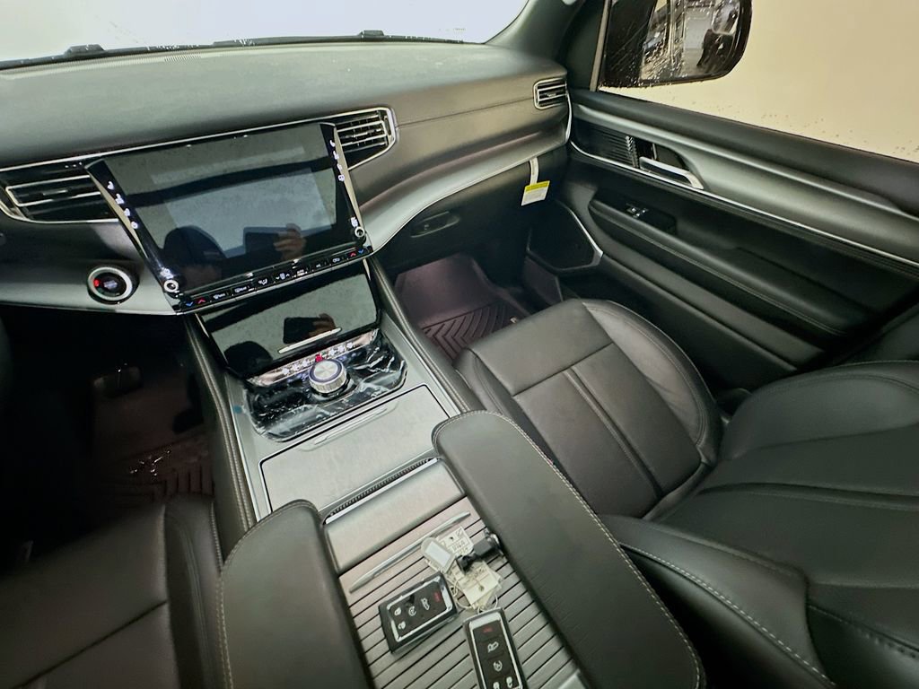 Used 2024 Jeep Wagoneer Series II w/ Convenience Group I RWD image 11