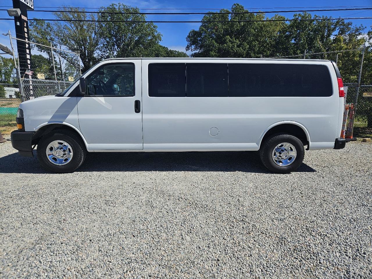 Used 2019 Chevrolet Express 3500 LS RWD image 2