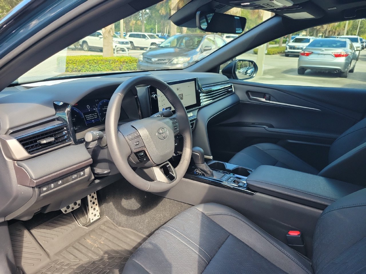 Used 2025 Toyota Camry XSE FWD image 16