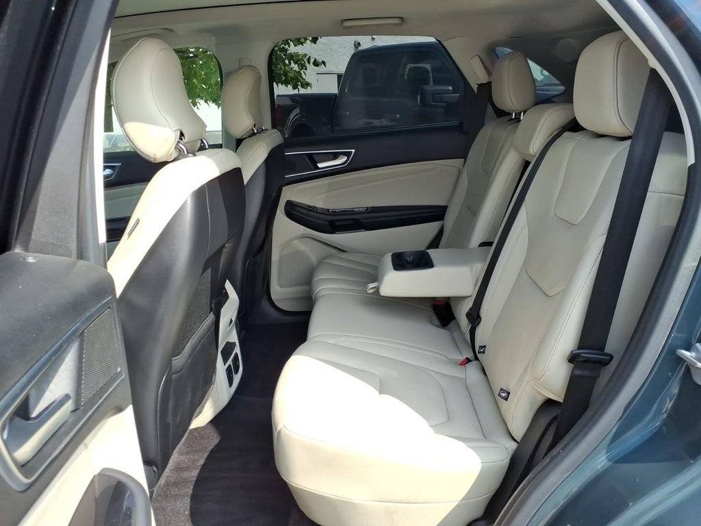 Used 2016 Ford Edge Titanium FWD image 9