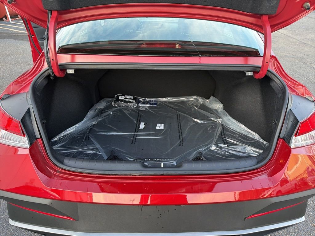 Used 2025 Hyundai Elantra Sport image 23