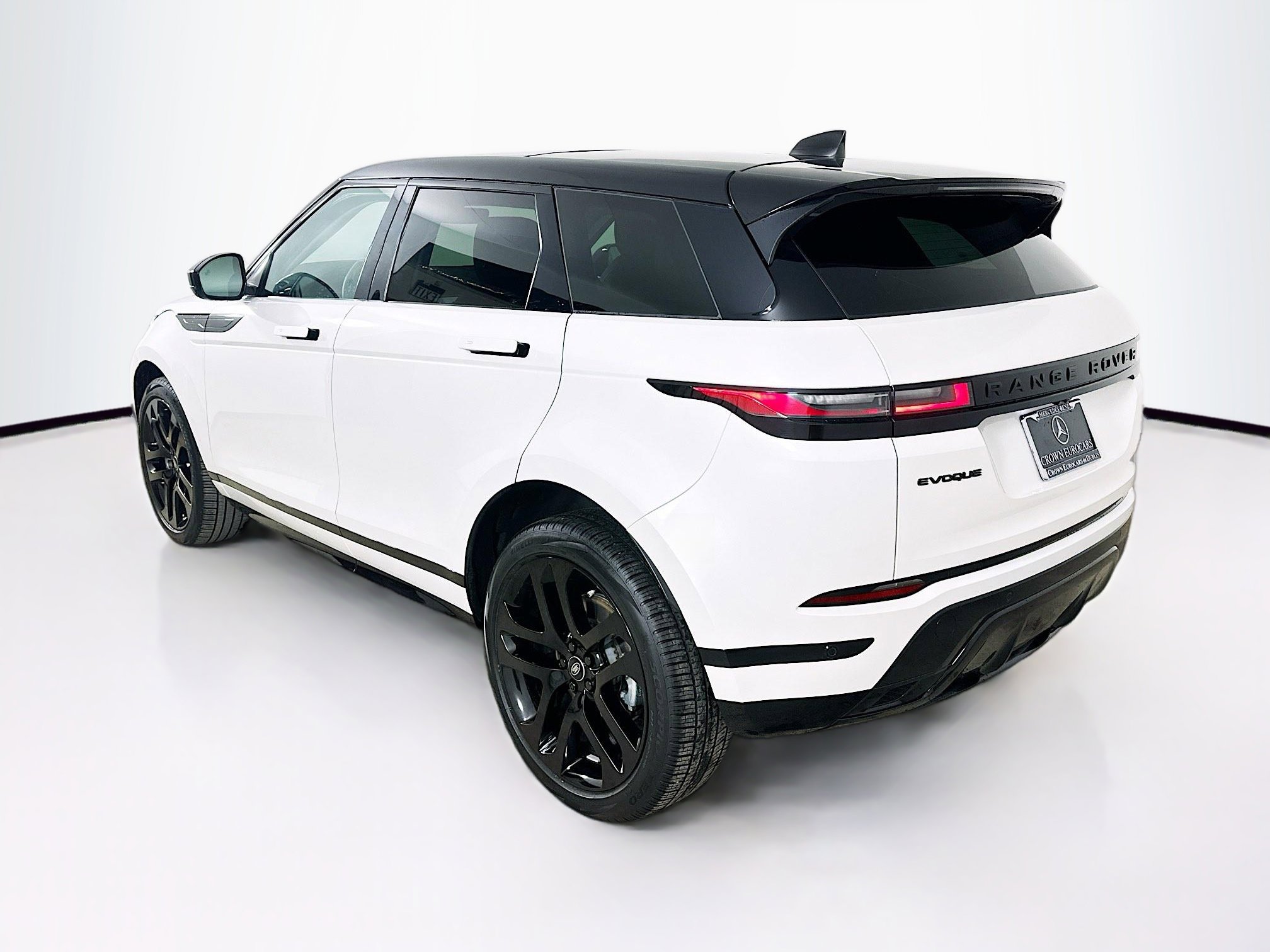 Used 2024 Land Rover Range Rover Evoque Dynamic SE image 8