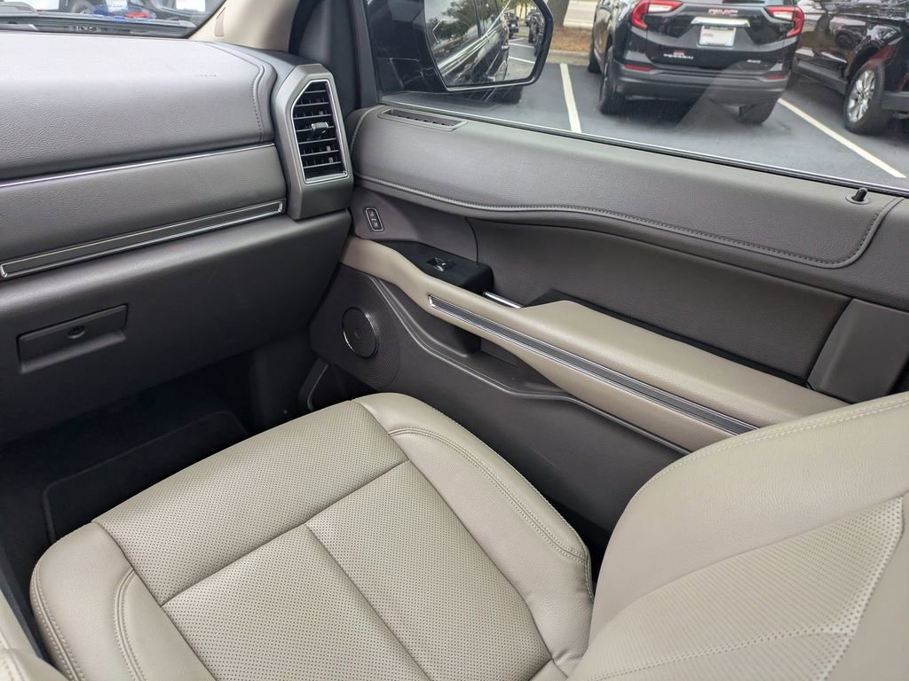 Used 2021 Ford Expedition XLT image 18