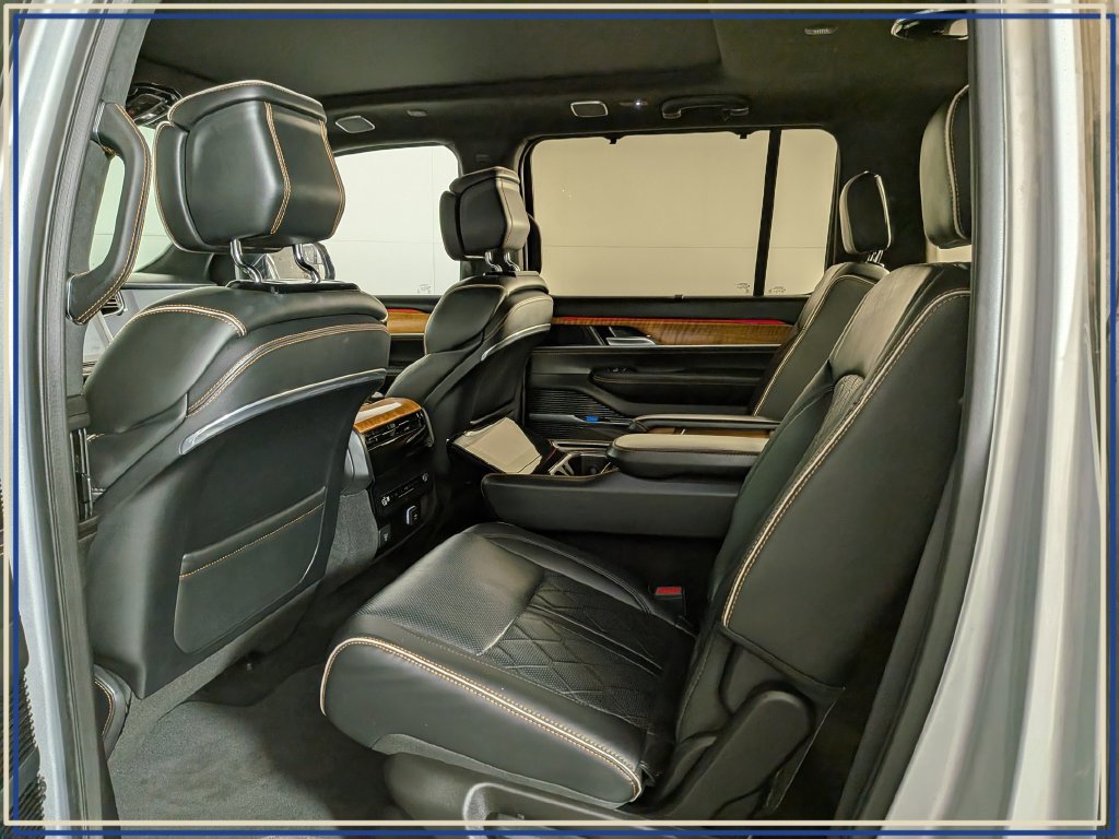 Used 2023 Jeep Grand Wagoneer Series III AWD/4WD image 36