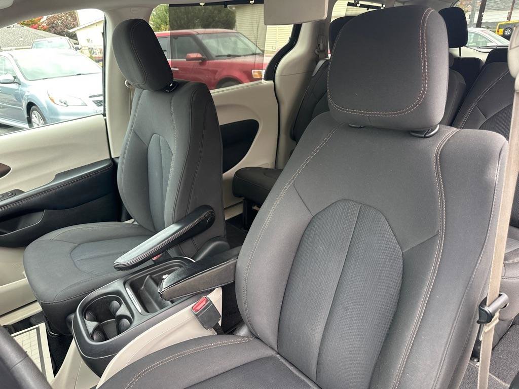 Used 2017 Chrysler Pacifica Touring Plus w/ Tire & Wheel Group image 28