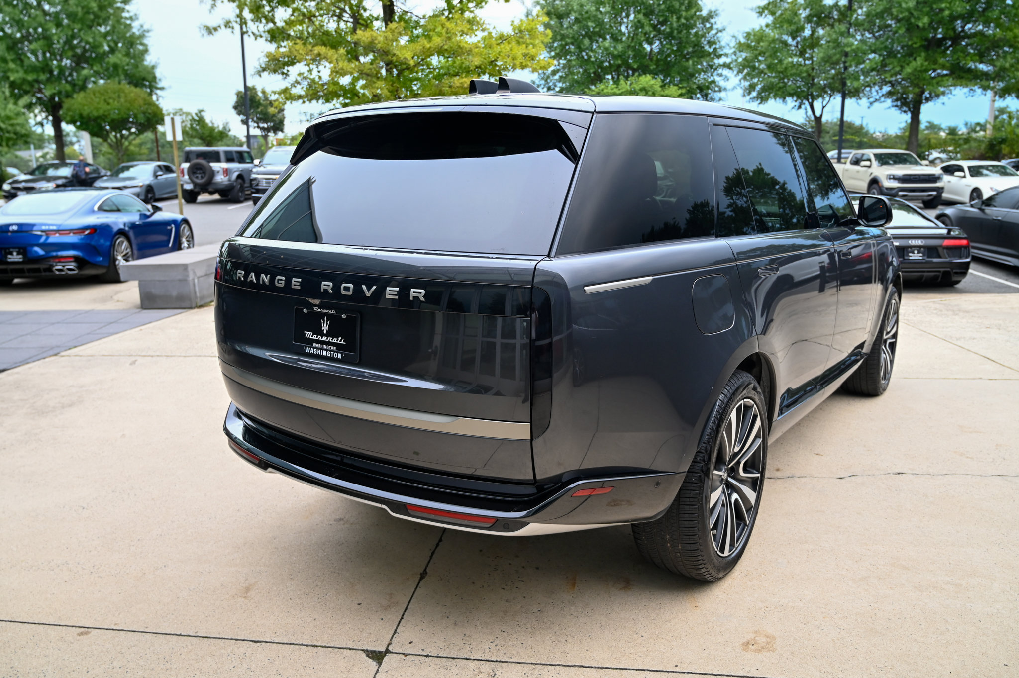 Used 2024 Land Rover Range Rover Long Wheelbase SE AWD/4WD image 5