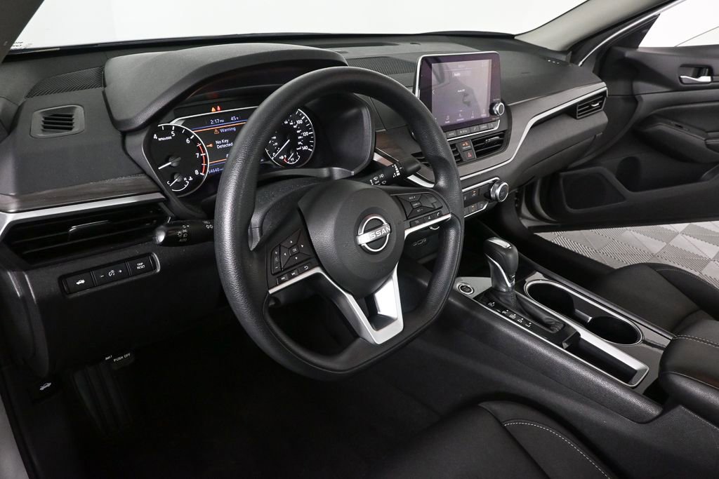 Used 2024 Nissan Altima 2.5 SV image 6