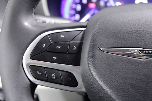 Used 2024 Chrysler Pacifica Touring-L FWD image 28