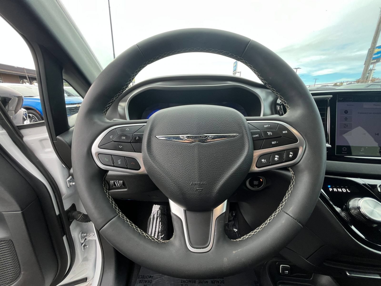 Used 2025 Chrysler Pacifica Select FWD image 29