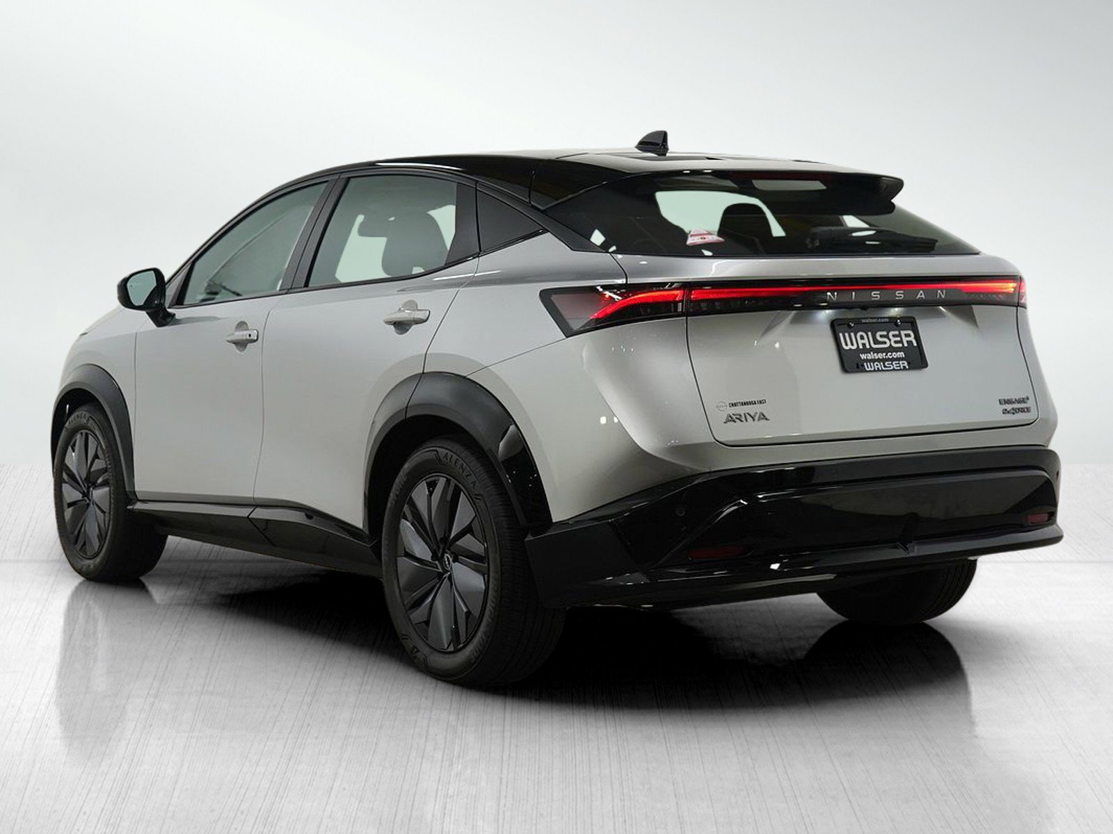 Used 2023 Nissan Ariya AWD image 3