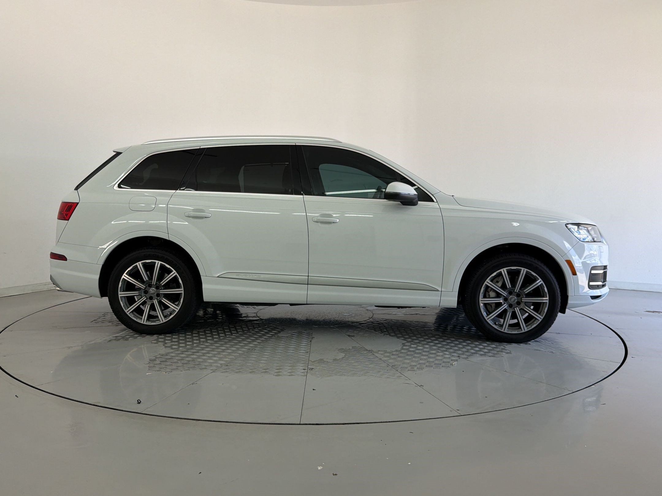 Used 2017 Audi Q7 3.0T Premium Plus w/ Premium Plus Package AWD/4WD image 8