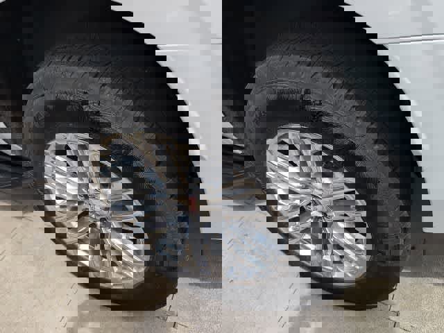 Used 2024 GMC Yukon SLE image 10