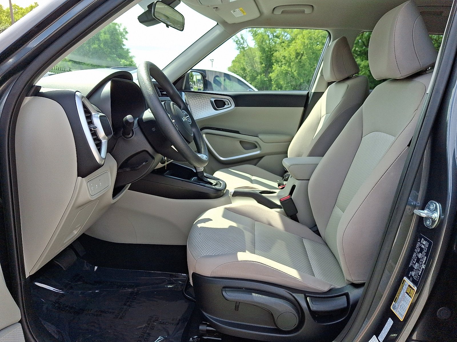 Certified 2025 Kia Soul LX w/ LX Technology Package FWD image 13