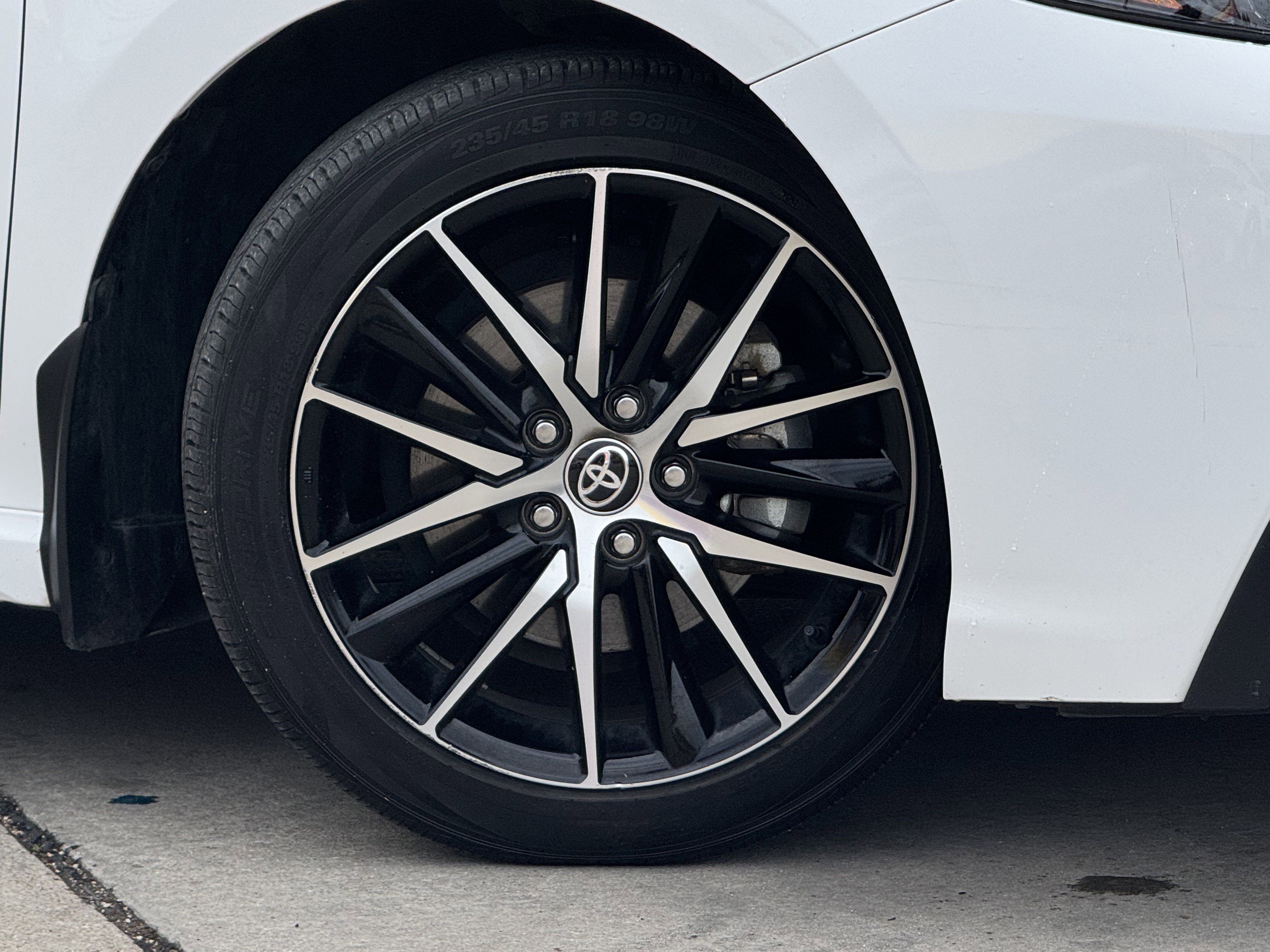 Used 2024 Toyota Camry SE image 3