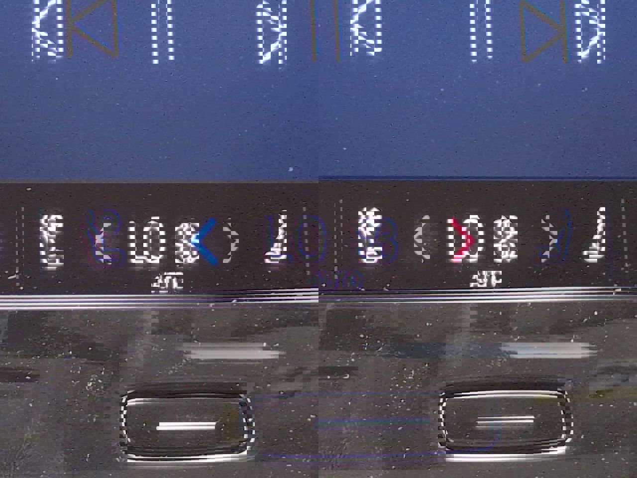 New 2025 Volvo XC40 B5 Core w/ Protection Package Premier image 22