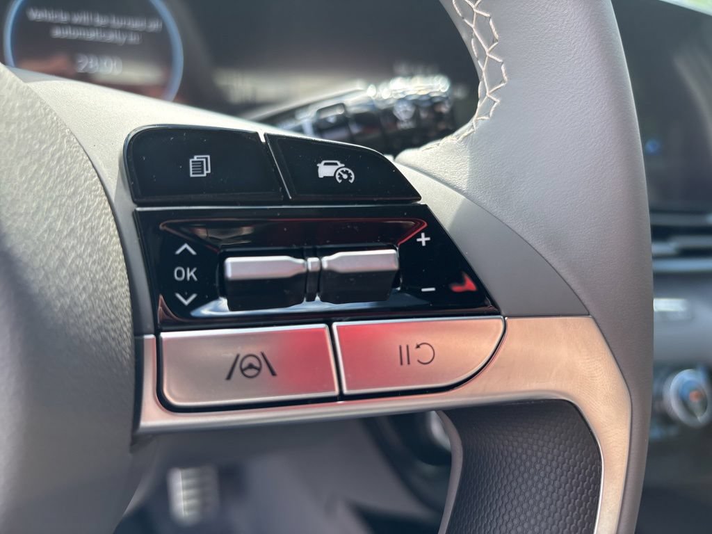New 2025 Hyundai Elantra SEL FWD image 24