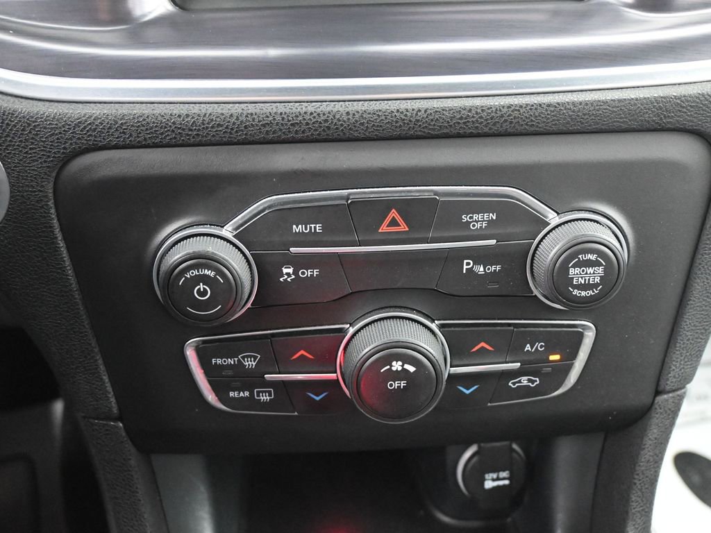 Used 2018 Dodge Charger SXT image 12