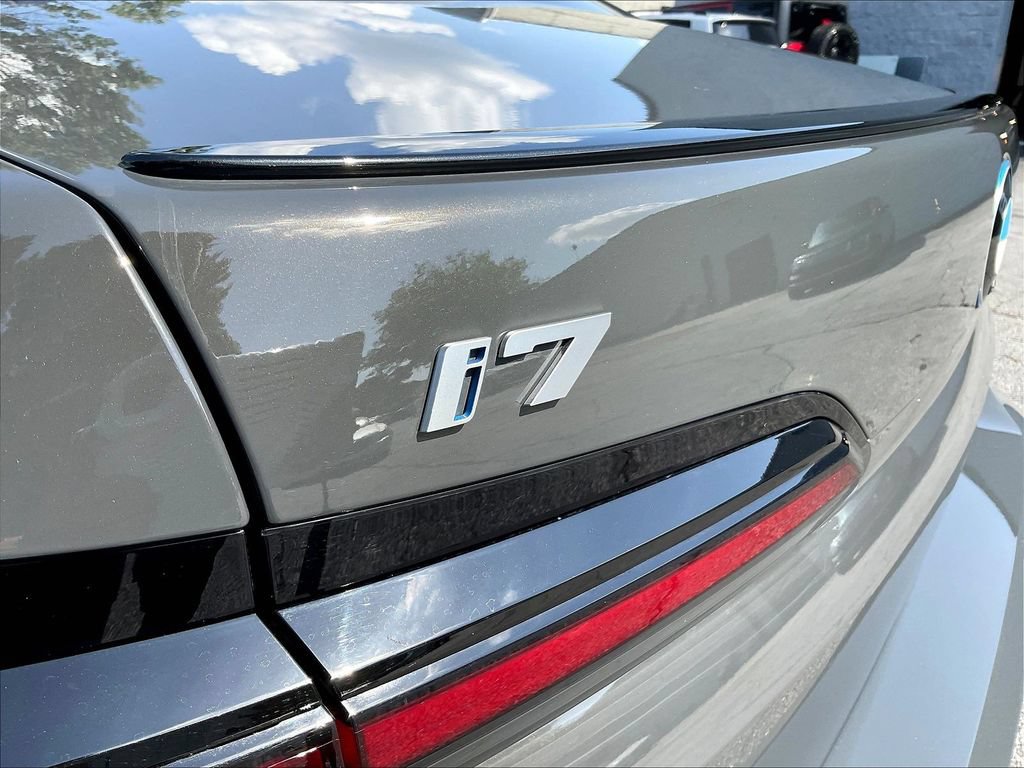 Used 2023 BMW i7 xDrive60 w/ Executive Package 2 AWD/4WD image 22