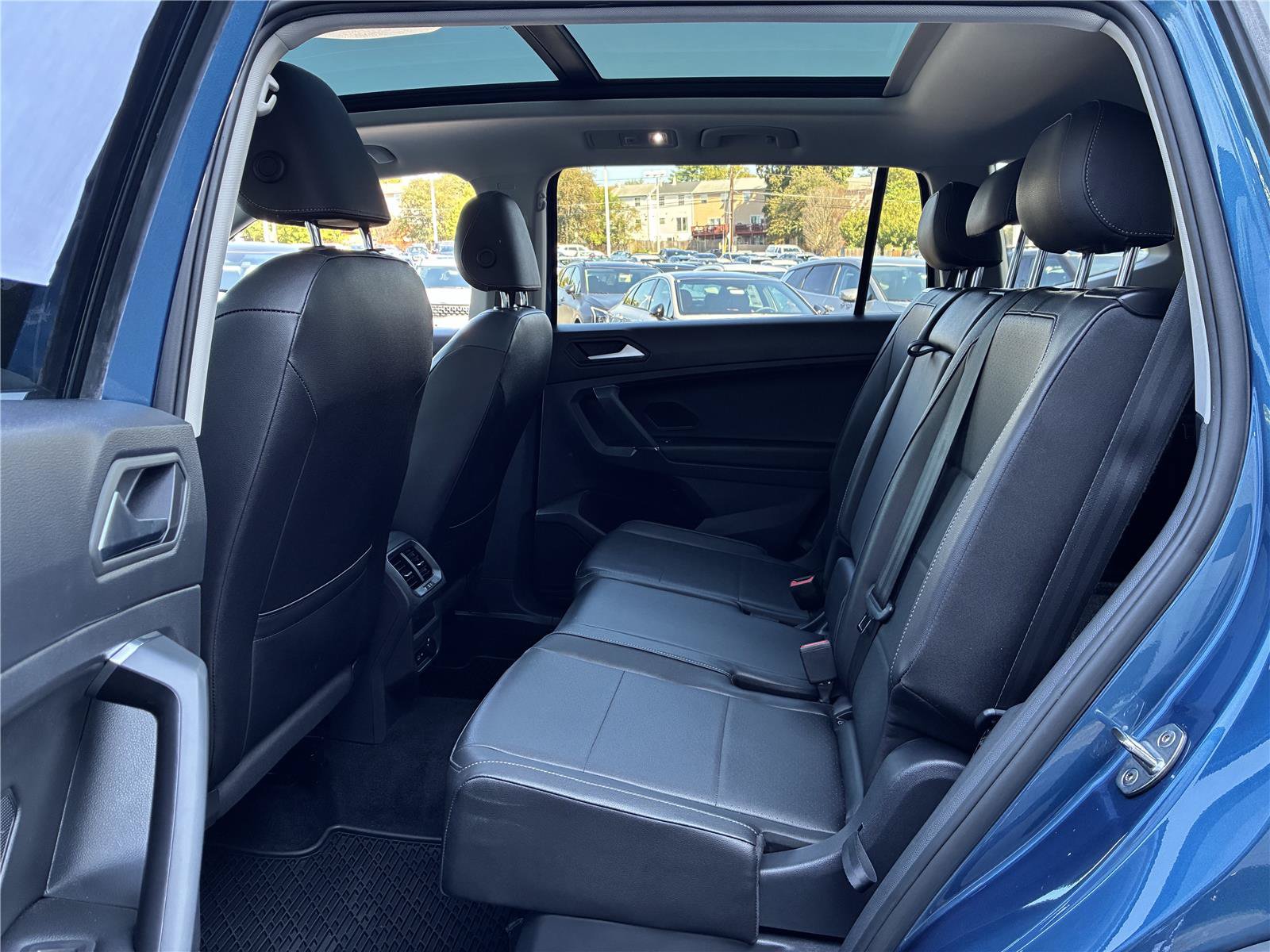 Used 2020 Volkswagen Tiguan SE FWD image 19
