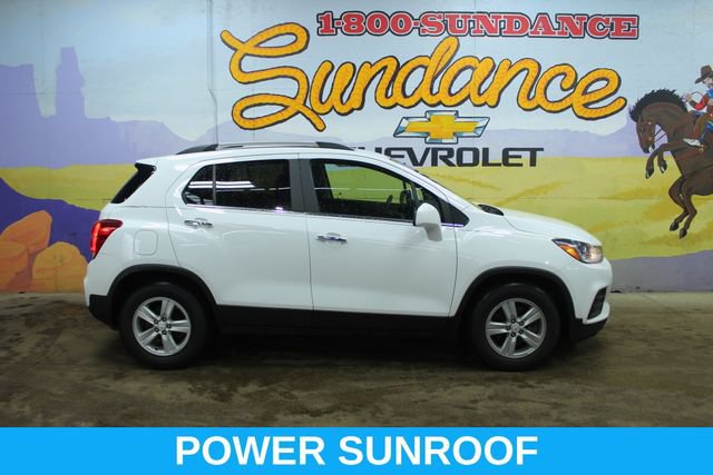Used 2017 Chevrolet Trax LT w/ Sun & Sound Package FWD image 1