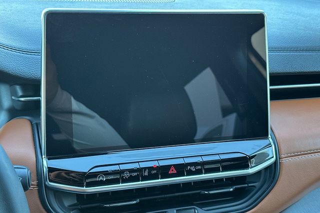 Certified 2024 Jeep Compass Limited image 19