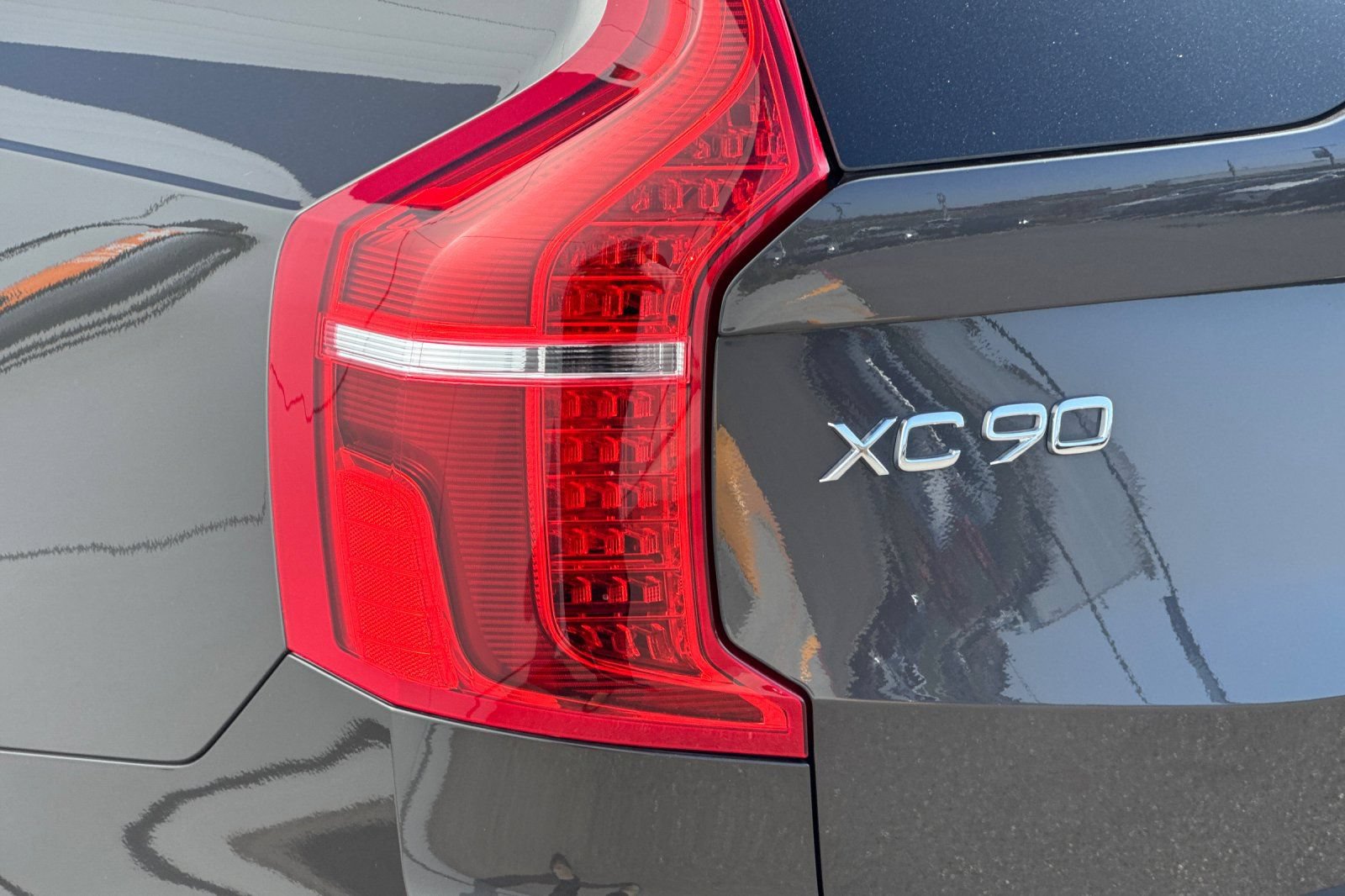 Used 2025 Volvo XC90 T8 Core w/ Protection Package Premier AWD/4WD image 34