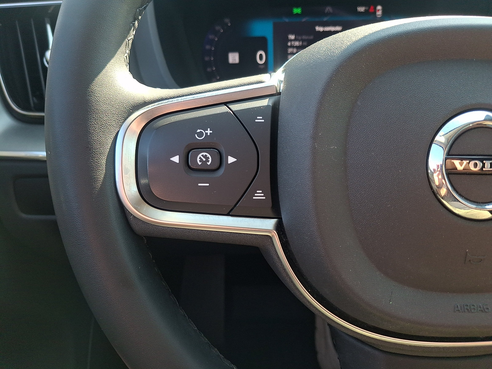 Certified 2024 Volvo XC60 B5 Core w/ Protection Package Premier AWD/4WD image 21