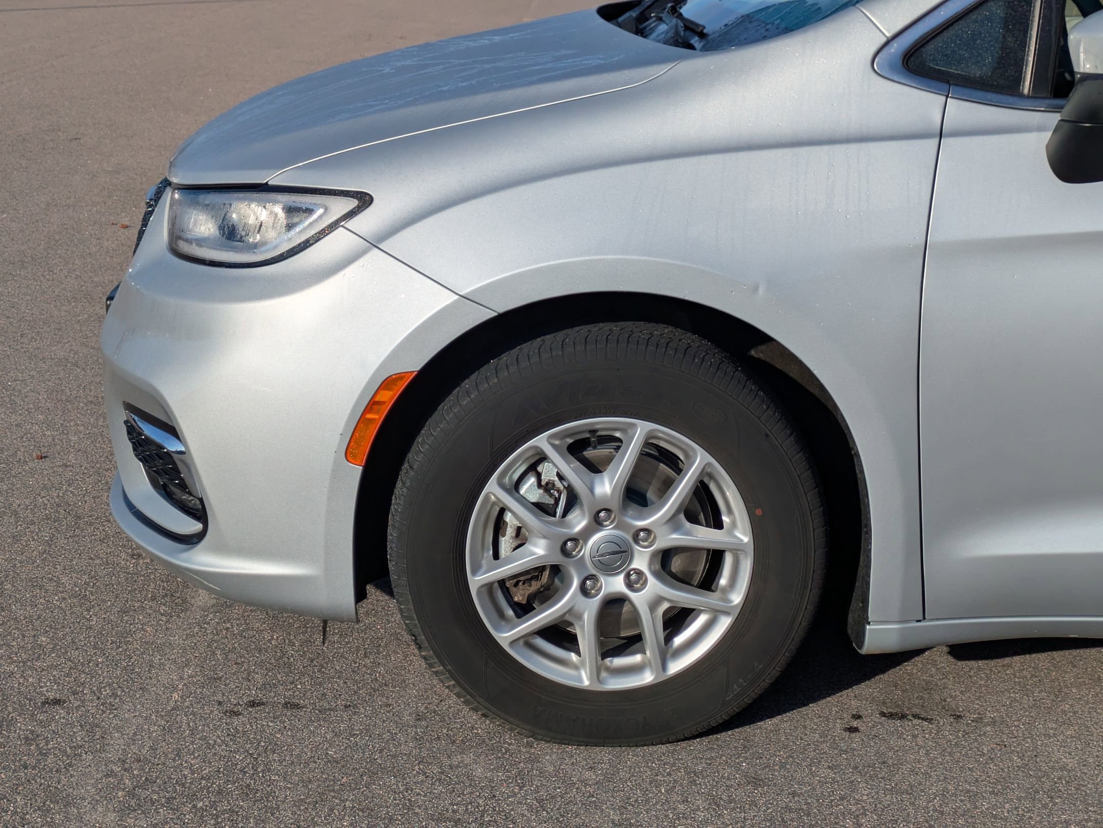 Used 2023 Chrysler Pacifica Touring-L image 10