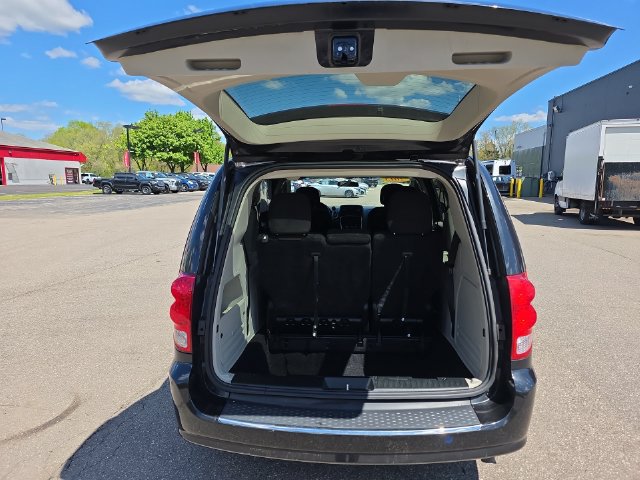 Used 2013 Dodge Grand Caravan SE FWD image 23