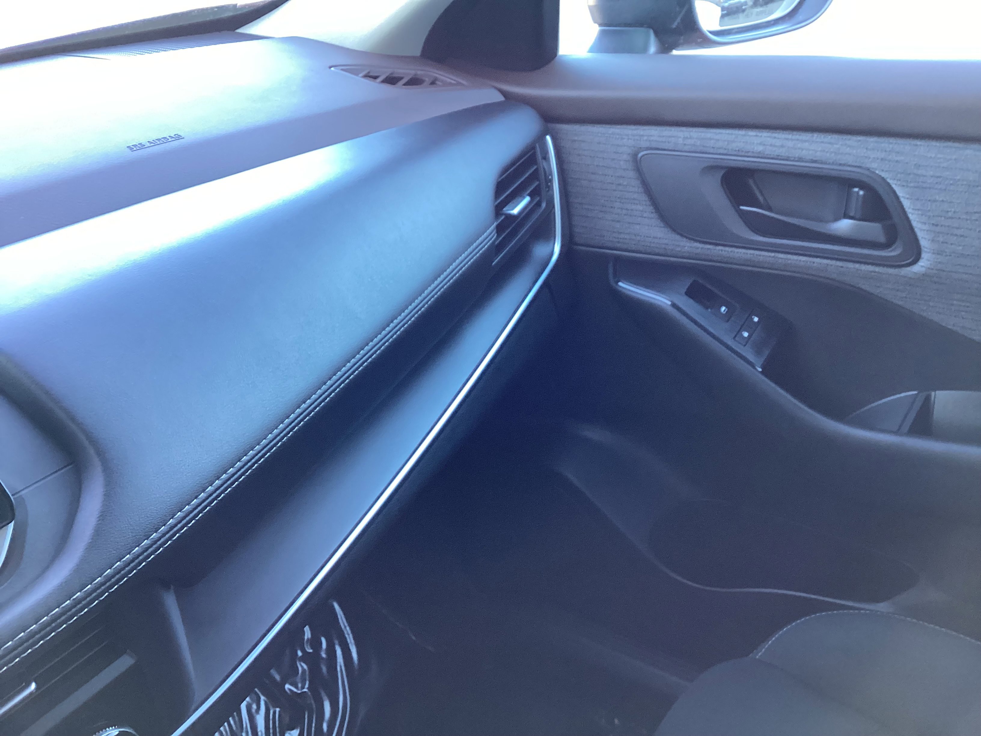 Used 2023 Nissan Rogue S image 31