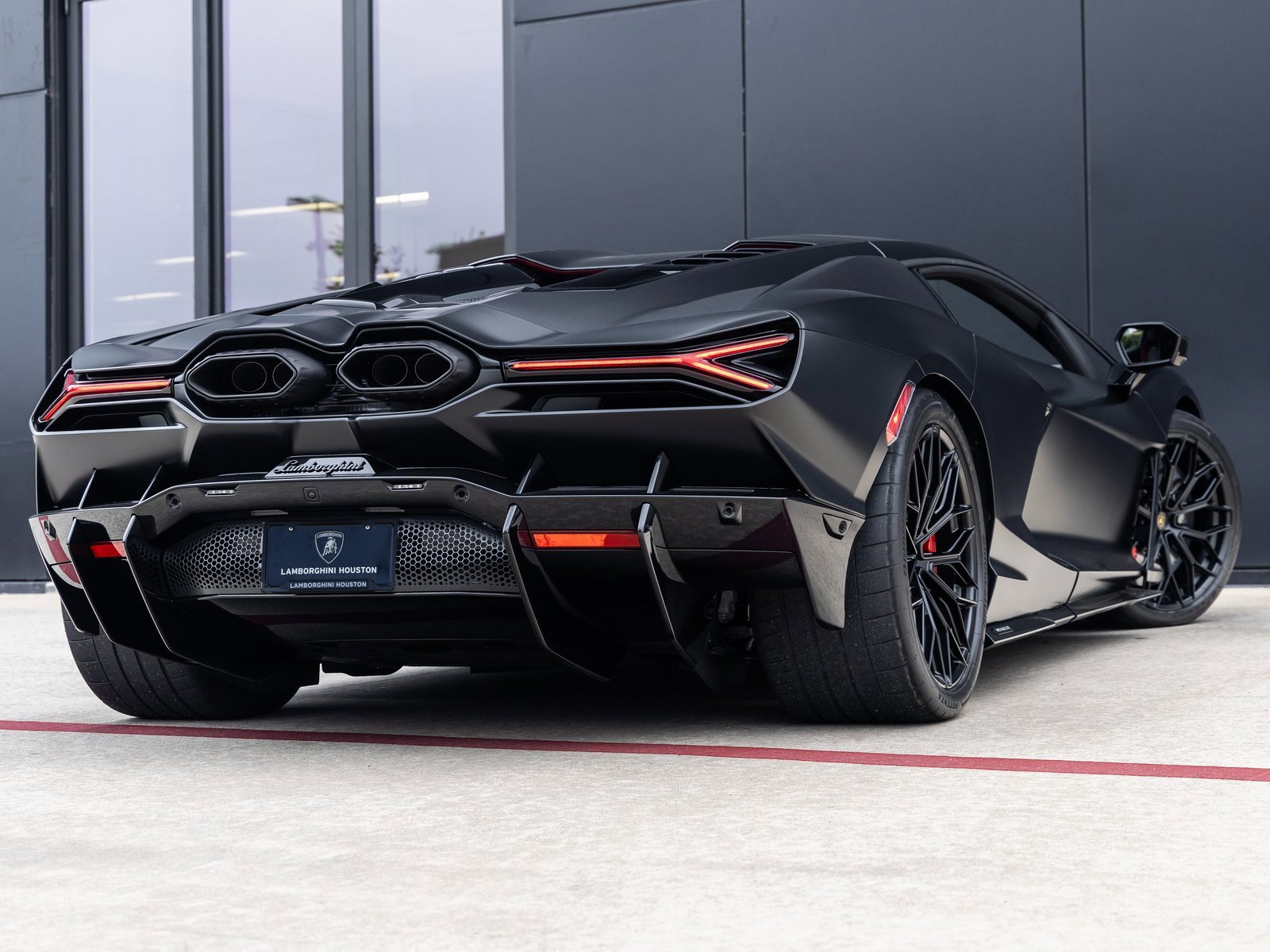 Used 2024 Lamborghini Revuelto image 9