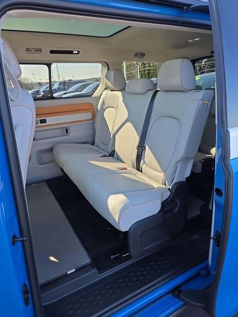 Used 2025 Volkswagen ID. Buzz 1st Edition image 15