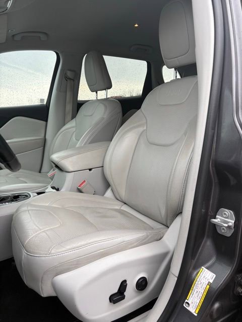 Used 2019 Jeep Cherokee Limited FWD image 12