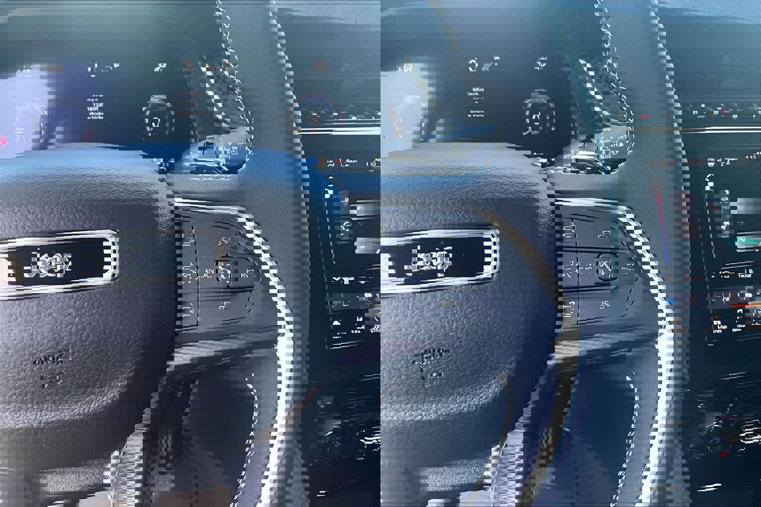 Used 2024 Jeep Grand Cherokee Altitude image 26