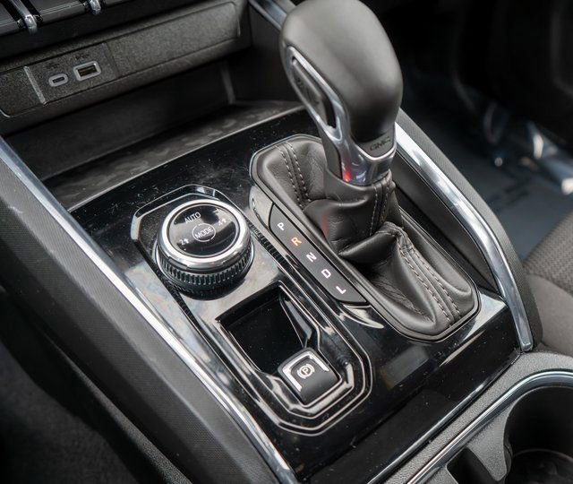 Used 2025 GMC Canyon Elevation image 30